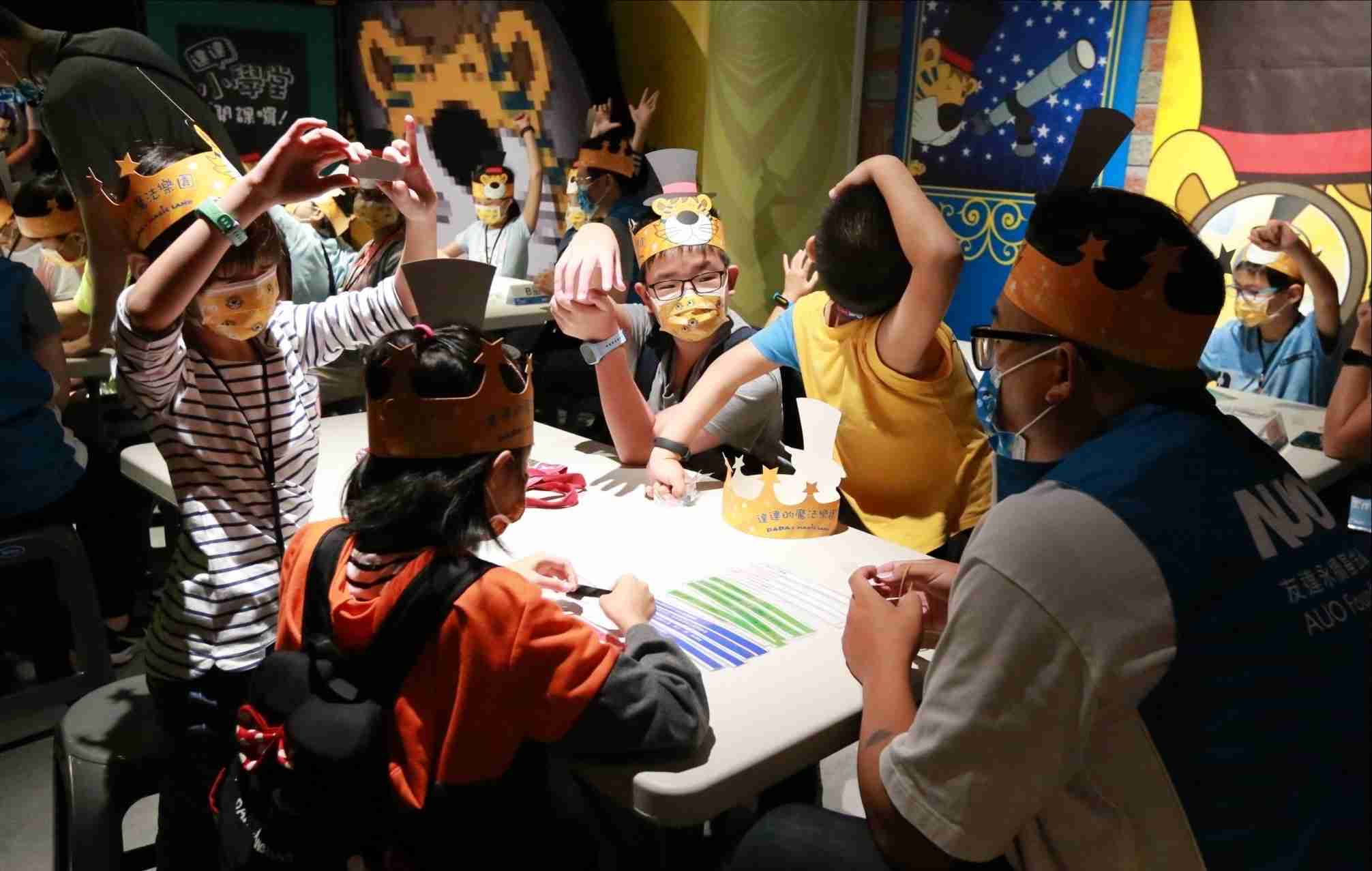 菠菜论坛以永续理念推动全人教育计划，，，内外结盟储备科普教育人才，，，，荣获亚太永续行动奖社会共融面的金奖肯定