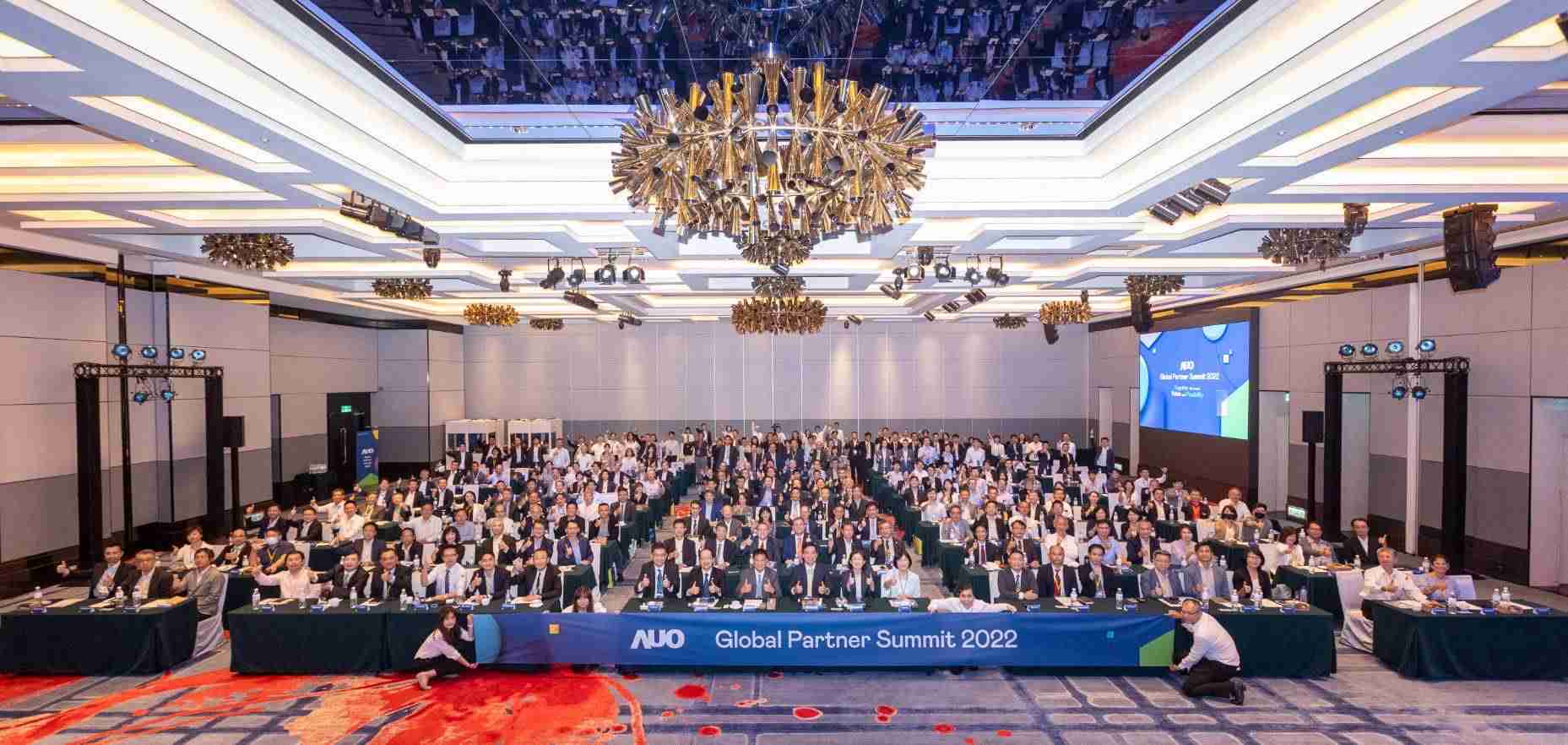 友達推動「安心、、、、創新、、、、用心、、、同心、、盡心」五星職旅，，，，為菲籍員工打造全方位照護，，，，首度贏得「人權實踐與發展領袖獎」殊榮