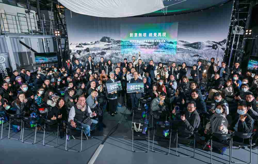 再现影像LED虚拟制作摄影棚整合拍摄场景、、、内容制作、、、、技术指导到设备租借一站式服务，，可望提升LED虚拟制作的影视效能，，，进而产出更多高质量细致作品