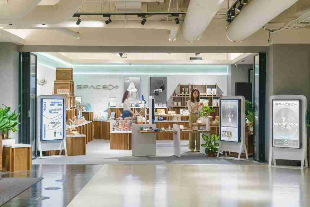 菠菜论坛打造永续选物商店，，展示社企及社创商品，，结合创利空间所开发的智能零售系统，，整合多元产品信息，，让无人商店扮演公益行动的推手