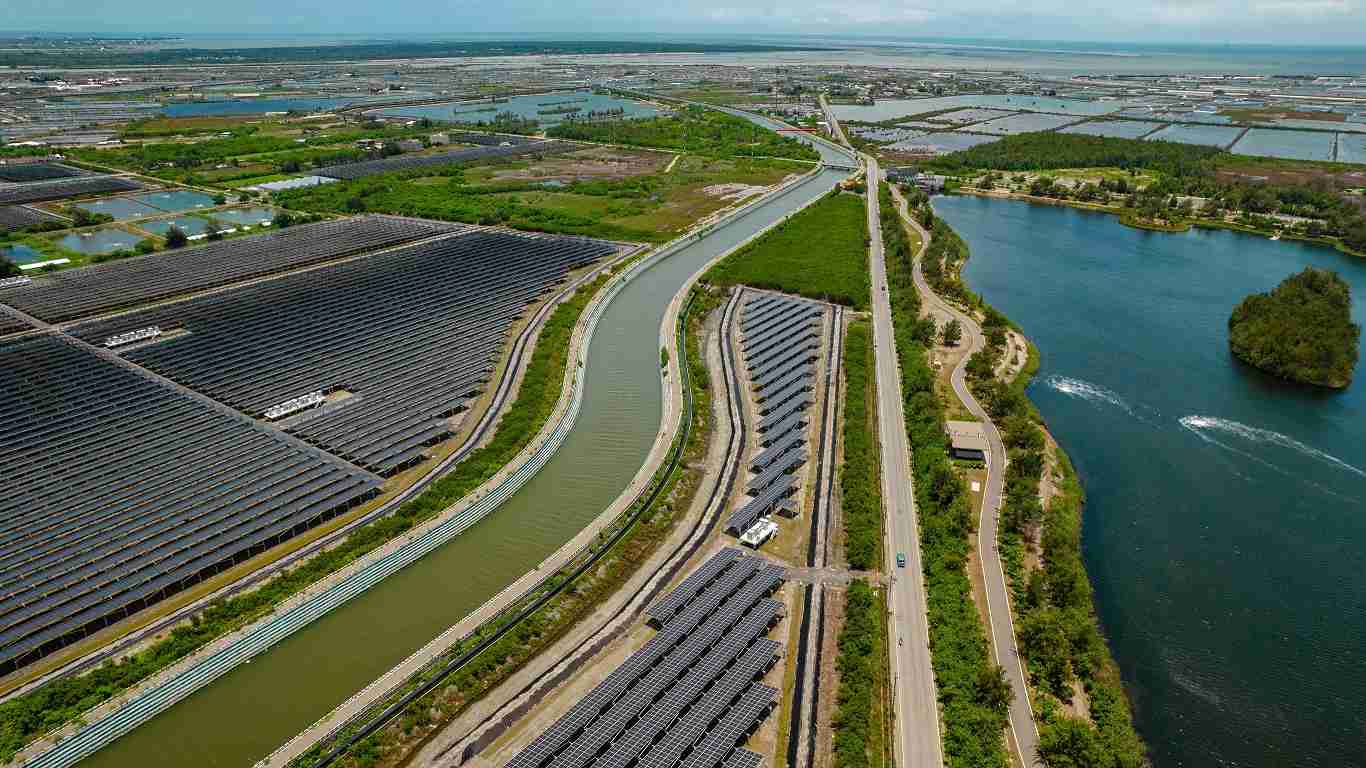 菠菜论坛能源事业提供智慧能源管理、、、、太阳能监控管理、、、全方位电厂建置及运维解决方案，，并拥有管理超过6000案场的经验